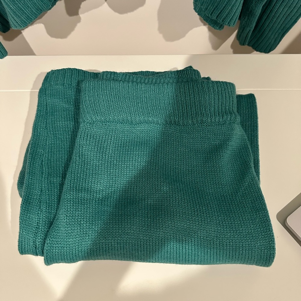 Sweater set - Picture 2 of 2